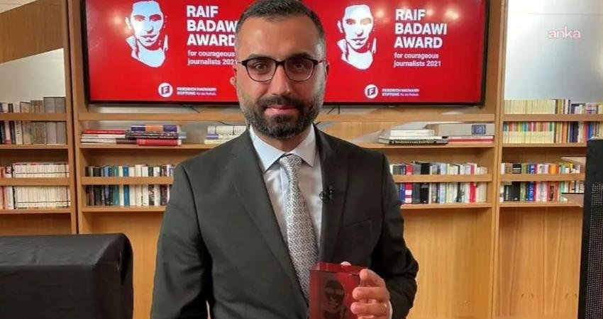 Güneydoğu Gazeteciler Cemiyeti’nden gazeteci Alican Uludağ’ın gözaltına alınmasına tepki: Tüm yetkilileri evrensel hukuk ilkelerine uygun davranmaya davet ediyoruz Güneydoğu Gazeteciler Cemiyeti, gazeteci Alican Uludağ'ın gözaltına alınmasına ilişkin “Meslektaşımızın en