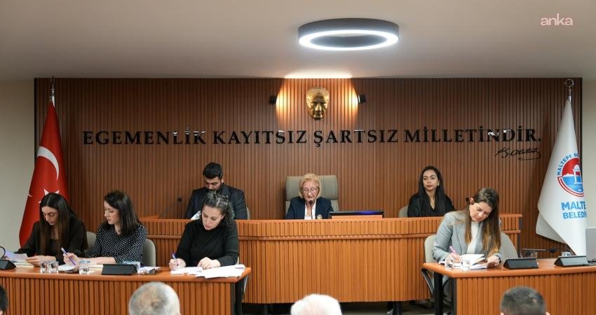 Maltepe Belediyesi’nin hayata geçirdiği "Halk Market" projesi, yerel üreticiler ve