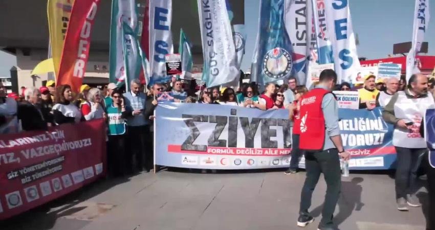 Sağlık meslek örgütleri, Aile Hekimliği Yönetmeliği’ne karşı Kadıköy İskelesi önünde