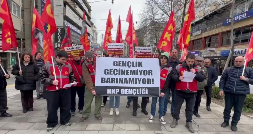 HKP Gençliği’nden Kızılay’da protesto: “Gençlik geçinemiyor, barınamıyor” Halkın Kurtuluş Partisi (HKP) Gençliği, iktidarın eğitim politikalarını protesto etti.