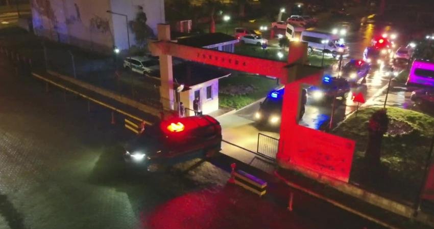 İçişleri Bakanlığı: 15 ilde 15 suç örgütüne yapılan operasyonlarda 140 şüpheli yakalandı İçişleri Bakanlığı, Cumhuriyet Başsavcılıkları ile Jandarma Genel Komutanlığı KOM, Siber