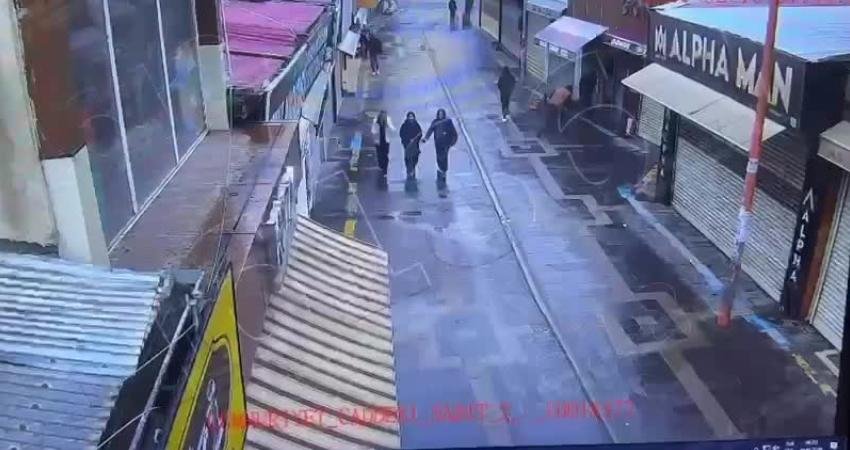 Iğdır’da 5 gün önce sokakta arkadaşlarıyla yürürken bıçaklı bir kişinin