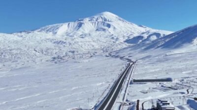 Iğdır'da yoğun kar yağışı nedeniyle kapanan yollar, İl Özel İdaresi