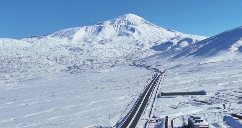 Iğdır'da yoğun kar yağışı nedeniyle kapanan yollar, İl Özel İdaresi