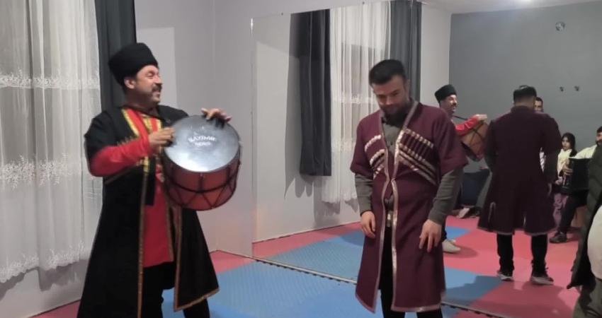 Iğdır’da Nevruz coşkusu başladı: Su Çarşambası gelenekleri yaşatılıyor Iğdır’da Nevruz Bayramı etkinlikleri, Su Çarşambası kutlamalarıyla başladı. Iğdırlılar, kadim