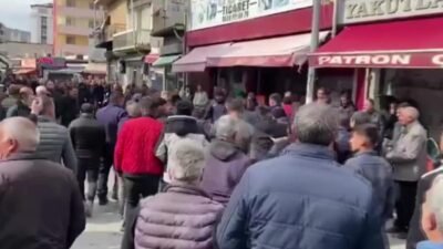 Iğdır'da zabıta ekipleri seyyar satıcıların tezgahlarına el koymak istedi. Zabıta