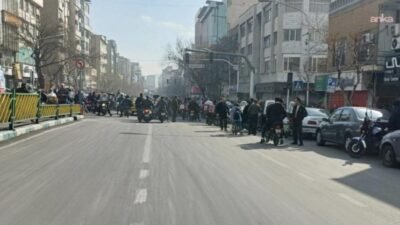 İran devlet medyası, başkent Tahran’ın merkezinde önce üç ayrı patlama yaklaşık yarım