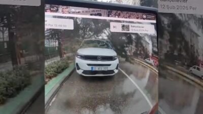 Isparta’da öğle saatlerinde etkisini artıran fırtına, kent merkezinde bazı ağaçların