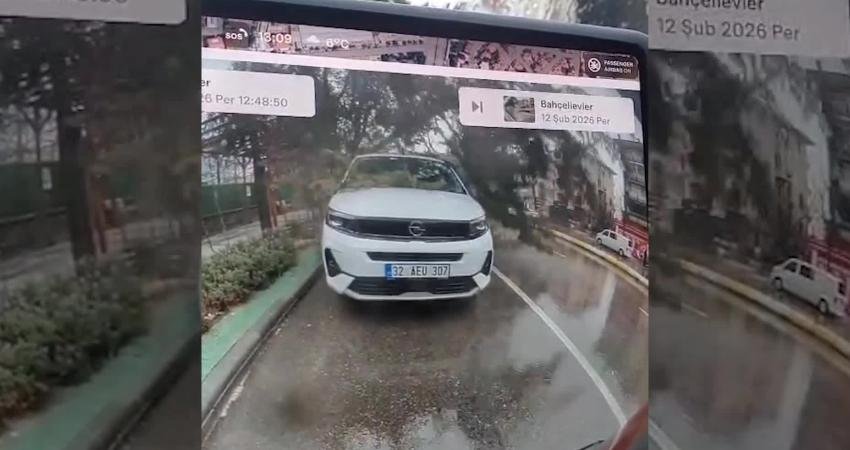 Isparta’da öğle saatlerinde etkisini artıran fırtına, kent merkezinde bazı ağaçların