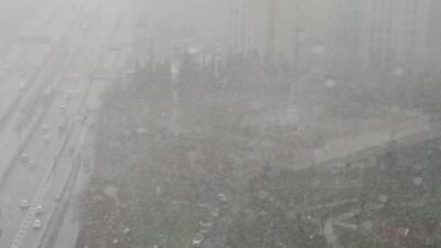 İstanbul'da sabah saatlerinde aralıklı kar yağışı görüldü... Kentte öğle saatleri