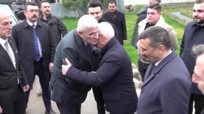 İYİ Parti Genel Başkanı Müsavat Dervişoğlu, Bursaspor Kulübü’nü ziyaret ederek,