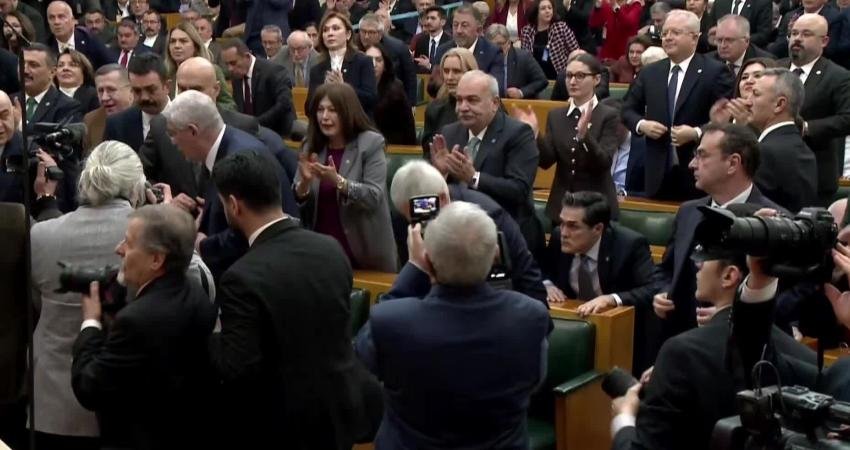 Dervişoğlu’ndan Kurtulmuş’a: “Eşit ve onurlu Türk vatandaşı Kürtler, bu ülkede Afgan göçmeni mi ki sen onu entegre edeceksin” İYİ Parti Genel Başkanı Müsavat Dervişoğlu, "Eşit ve onurlu Türk