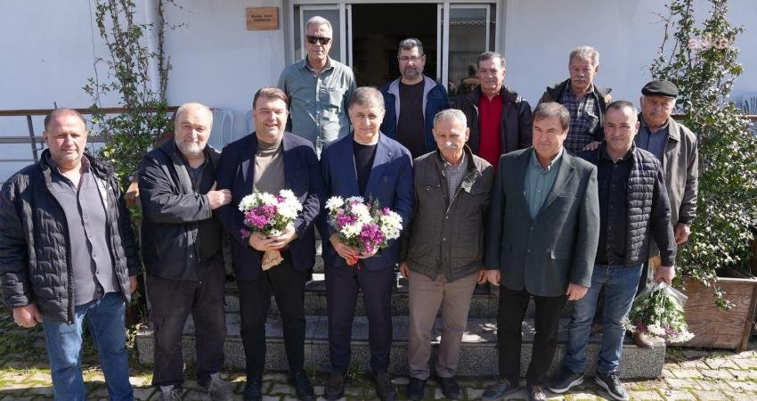 İzmir Büyükşehir Belediye Başkanı Cemil Tugay, Seferihisar ziyaretinde üretici, balıkçı