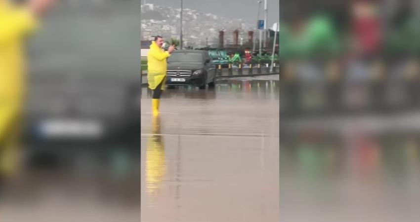 İzmir Büyükşehir Belediye Başkanı Tugay’dan AK Partili Başdaş’a “olta” yanıtı: Bir kişinin eline olta veriyor ve algı yapmak için onu kayda alıyor İzmir Büyükşehir Belediye Başkanı Cemil Tugay, İzmir’de etkili olan sağanak