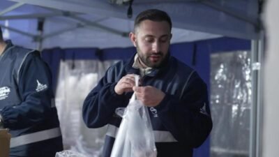 İzmir Büyükşehir Belediyesi, ramazanın ilk gününde Gaziemir’de kurduğu iftar sofrasında