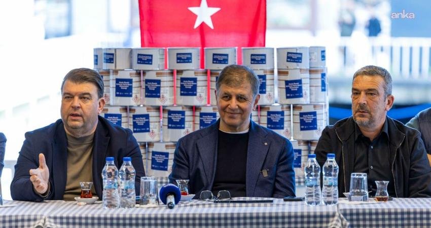 İzmir Büyükşehir Belediye Başkanı Cemil Tugay, küçük ölçekli balıkçıların çalışma