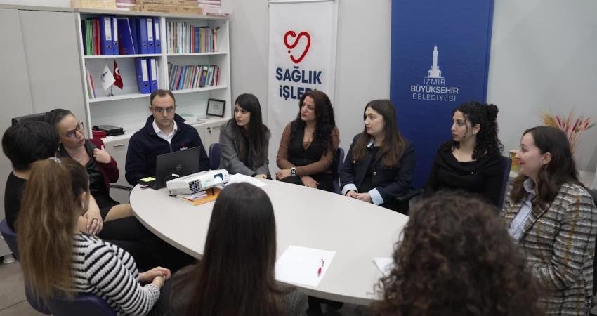 İzmir Büyükşehir’den gebelikten 3 yaşına kadar ücretsiz sağlık ve eğitim desteği İzmir Büyükşehir Belediyesi’nin hayata geçirdiği İzmir 95 Erken Çocukluk Programı