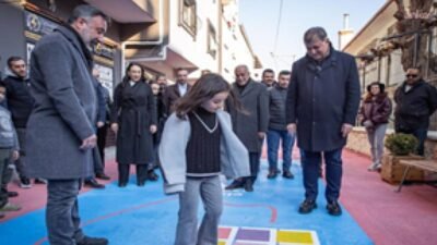 Toplum Çalışmaları Enstitüsü’nün raporuna göre İzmir Büyükşehir Belediyesi, çocuk politikalarını