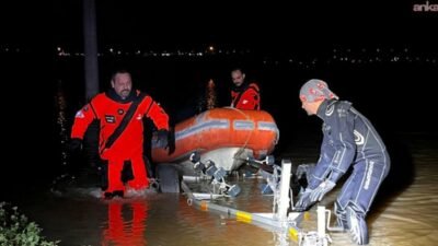 İzmir Büyükşehir Belediyesi, Menemen ilçesinde taşkın altında kalan tavuk çiftliğinde