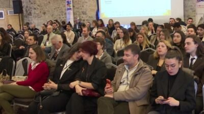 İzmir Büyükşehir Belediyesi’nin İzmir Seninle Programı kapsamında düzenlenen İş Ağı