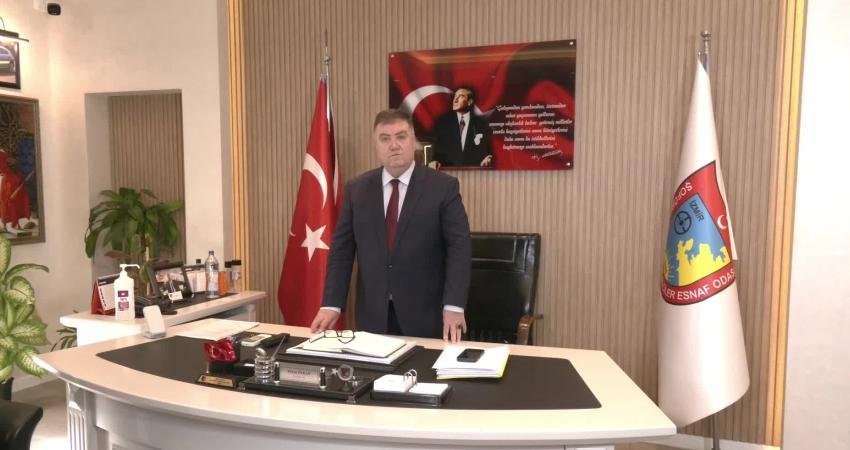 İzmir Şoförler ve Otomobilciler Esnaf Odası Başkanı Özkan’dan “ödeme kaydedici cihaz” tepkisi: “Taksi esnafı yolcu değil, borç taşıyacak” İzmir Şoförler ve Otomobilciler Esnaf Odası Başkanı Erkan Özkan, Hazine ve