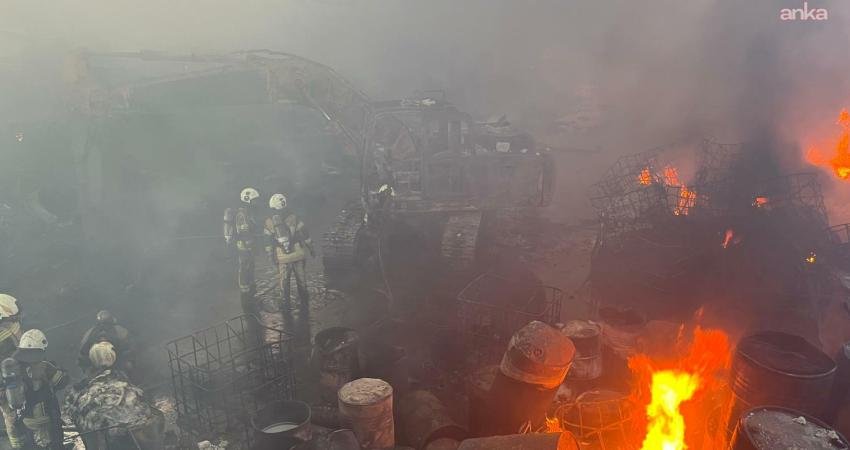 İzmir Torbalı’daki fabrika yangını kontrol altına alındı Torbalı’daki geri dönüşüm fabrikasında çıkan yangın, itfaiye ekiplerinin hızlı ve