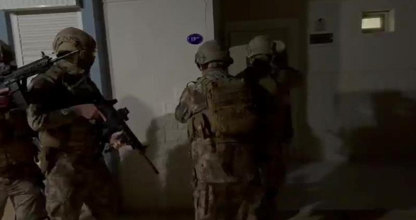 İzmir'de polisin organize suç örgütlerine yönelik düzenlediği operasyonda “Serdengeçtiler” olarak