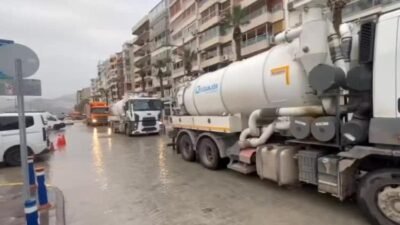 İzmir’de en yüksek rüzgar hızı 137,5 km/saate ulaştı. Kuvvetli lodos