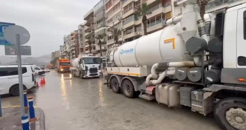 İzmir’de en yüksek rüzgar hızı 137,5 km/saate ulaştı. Kuvvetli lodos