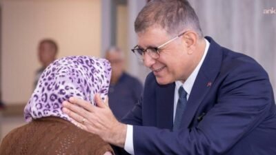 İzmir Büyükşehir Belediyesi, ramazan öncesi ihtiyaç sahibi emeklileri unutmadı. Alışveriş