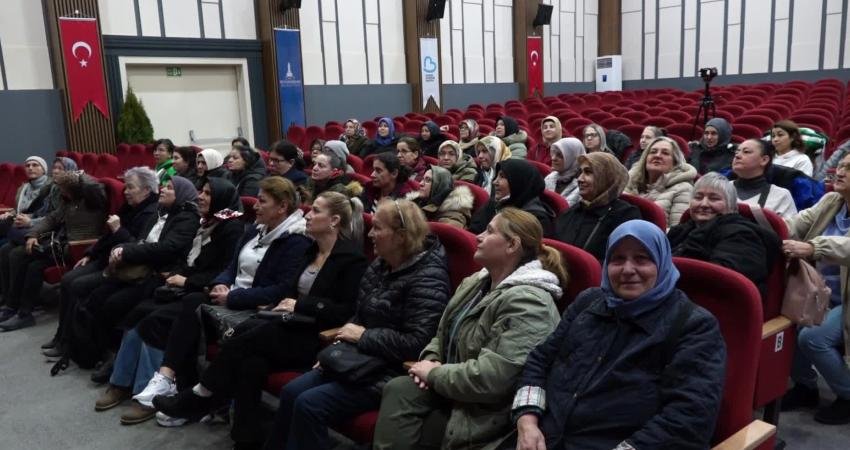 İzmir’de engel tanımayan sağlık seferberliği İzmir Büyükşehir Belediyesi’nin sağır ve işitme engelli kadınlara yönelik başlattığı