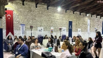 İzmir Büyükşehir Belediyesi, Yerel Gençlik Forumu düzenledi. Gençleri doğrudan yerel