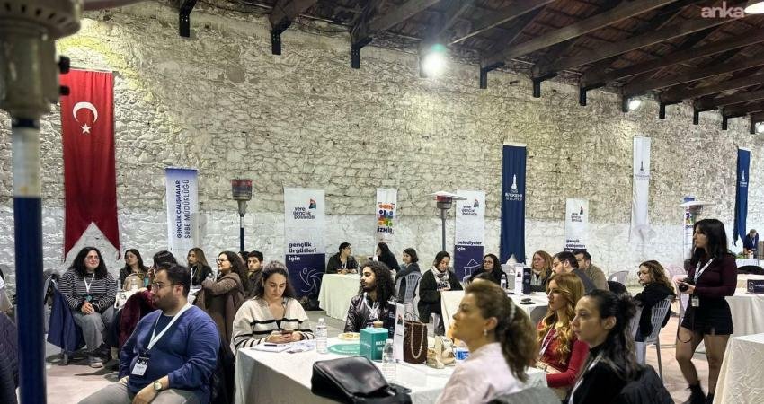 İzmir Büyükşehir Belediyesi, Yerel Gençlik Forumu düzenledi. Gençleri doğrudan yerel