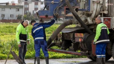 İzmir genelinde etkili olan kuvvetli sağanak yağışın ardından kırsalda göçükler,