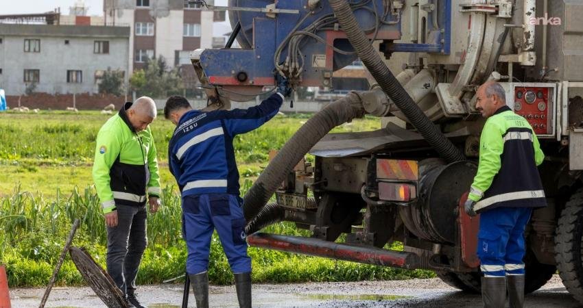İzmir genelinde etkili olan kuvvetli sağanak yağışın ardından kırsalda göçükler,