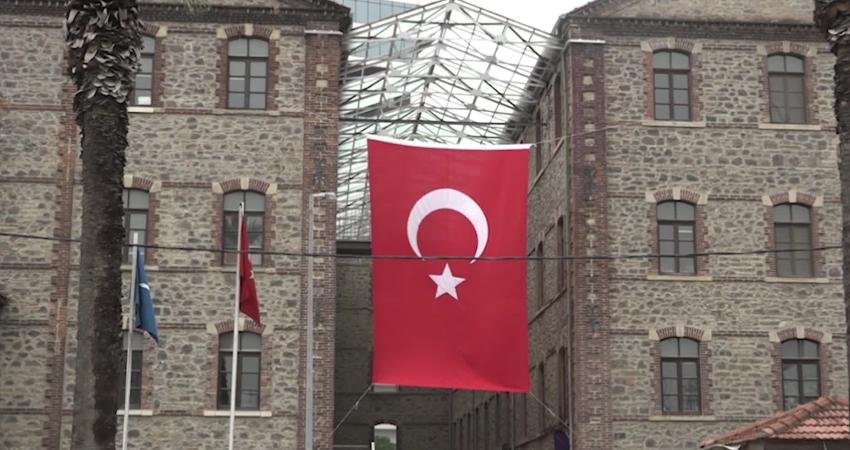 İzmir Büyükşehir Belediyesi Meslek Fabrikası, kapısından giren her kursiyer için