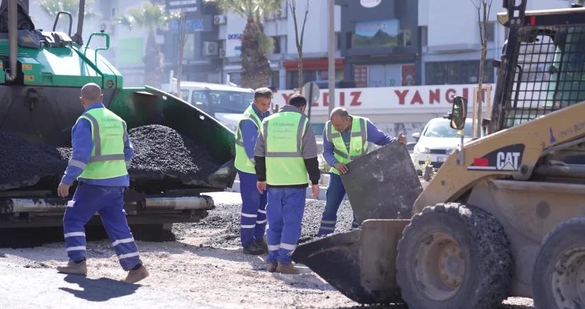 İzmir Büyükşehir Belediye Başkanı Cemil Tugay, Konak Gaziler Caddesi ve
