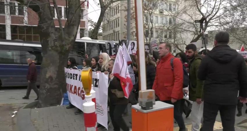 Kadın Dayanışma Komiteleri üyeleri, Ankara’nın Keçiören ilçesinde, cezaevinden izinli çıkan