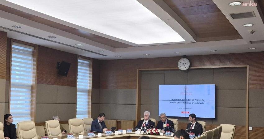 Kadın Erkek Fırsat Eşitliği Komisyonu… Bakan Memişoğlu: “Sezaryen bir doğum şekli değildir, bir ameliyat şeklidir. Doğal olan normal doğumdur” TBMM Kadın Erkek Fırsat Eşitliği Komisyonu'nda sunum yapan Sağlık Bakanı Kemal