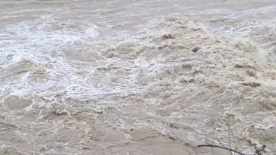 Osmaniye'nin Kadirli ilçesinde üç gündür yağan şiddetli yağmur sel ve