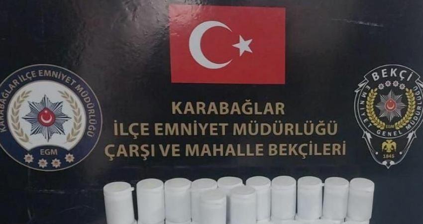 İzmir’in Karabağlar ilçesinde çarşı ve mahalle bekçilerinin saha çalışmaları sırasında