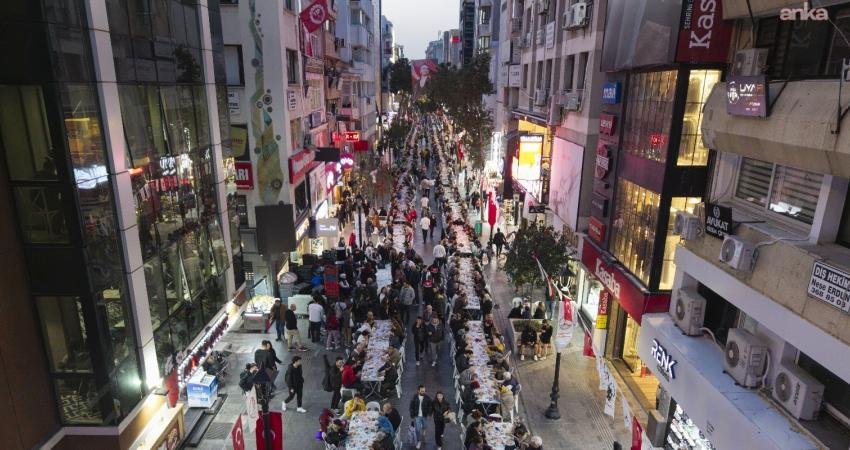 Karşıyaka Belediyesi, Ramazan ayında binlerce vatandaşı iftar sofralarında buluşturacak. Ay