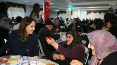 Karşıyaka Belediyesi, Ramazan ayının ilk iftar organizasyonunda Cumhuriyet Mahallesi’nde yaşayan