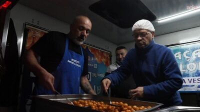 Kartal Belediyesi, Berat Kandili dolayısıyla ilçe genelinde farklı noktalarda vatandaşlara