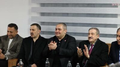 Keçiören Belediye Başkanı Mesut Özarslan, Âşıklar Kıraathanesi’nde düzenlenen âşık buluşmasında