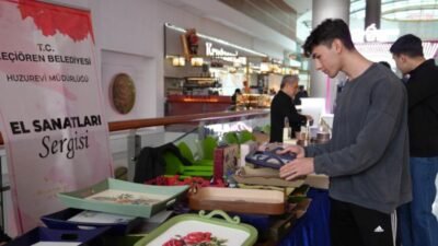 Keçiören Belediyesi Konukevi'nde kalan vatandaşlara yönelik ücretsiz düzenlenen ahşap boyama