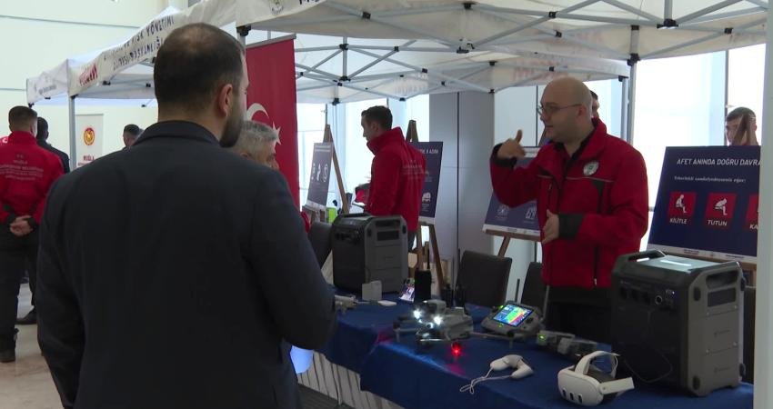 Kıyı Ege Belediyeler Birliği’nden “İzmir’de Afet” paneli Kıyı Ege Belediyeler Birliği tarafından düzenlenen “Kent Söyleşileri” kapsamında “İzmir’de