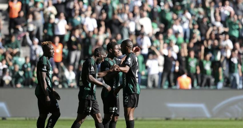 Trendyol Süper Lig’de, Kocaelispor evinde Gaziantep FK’yı 3-0 mağlup etti.