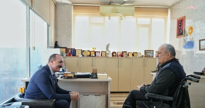 Konyaaltı Belediye Başkanı Kotan, Türkiye Sakatlar Derneği Antalya Şubesi’ni ziyaret etti Konyaaltı Belediye Başkanı Cem Kotan, Türkiye Sakatlar Derneği Antalya Şubesi’ni