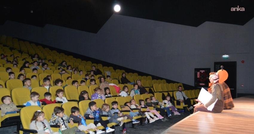 Konyaaltı’nda çocuklar tiyatro etkinliğinde eğlendi Konyaaltı Belediyesi, Kreş ve Gündüz Bakımevleri’nde eğitim alan çocuklar için